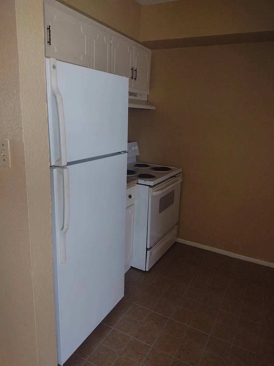 Building Photo - 2095 La Palma St #35