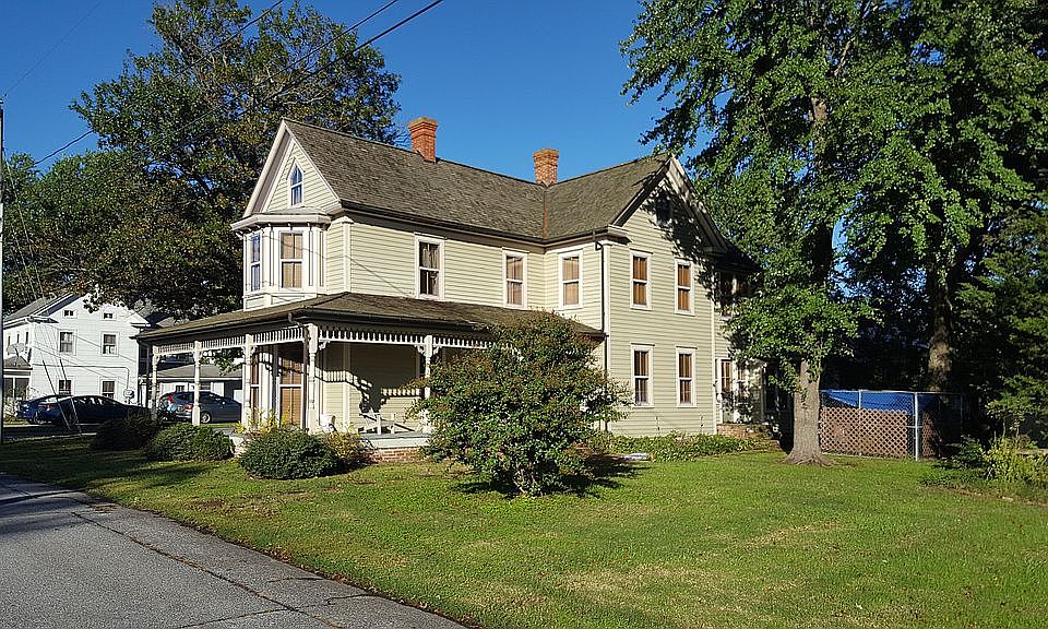 1st image of 11 Beaver St