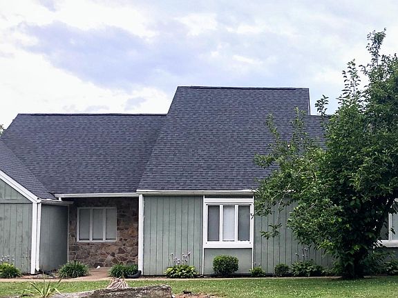 This shows entire unit with part of Garage on left