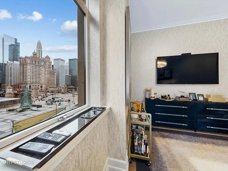 435 N Michigan Ave #401 — Photo 16