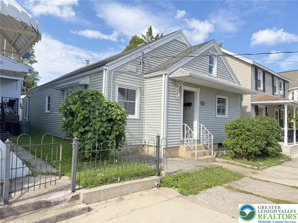 8 E Holland St, Summit Hill, PA 18250