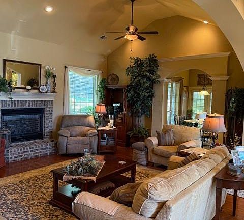 5th image of 2022 Jamestown Dr