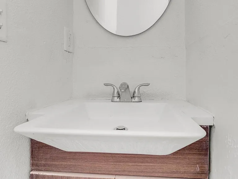 522 W 21st St — Photo 20