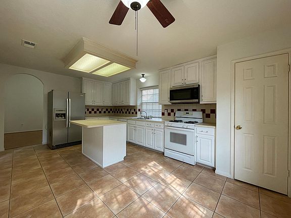 4th image of 17115 Cradle Cove Ct