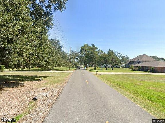 Exterior Neighborhood (street photo)