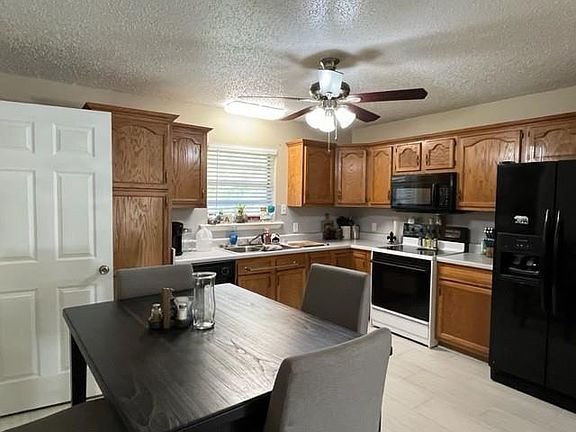 4th image of 29417 Farwell Dr
