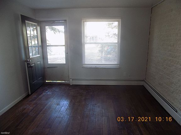 3rd image of 121 Floral Ave