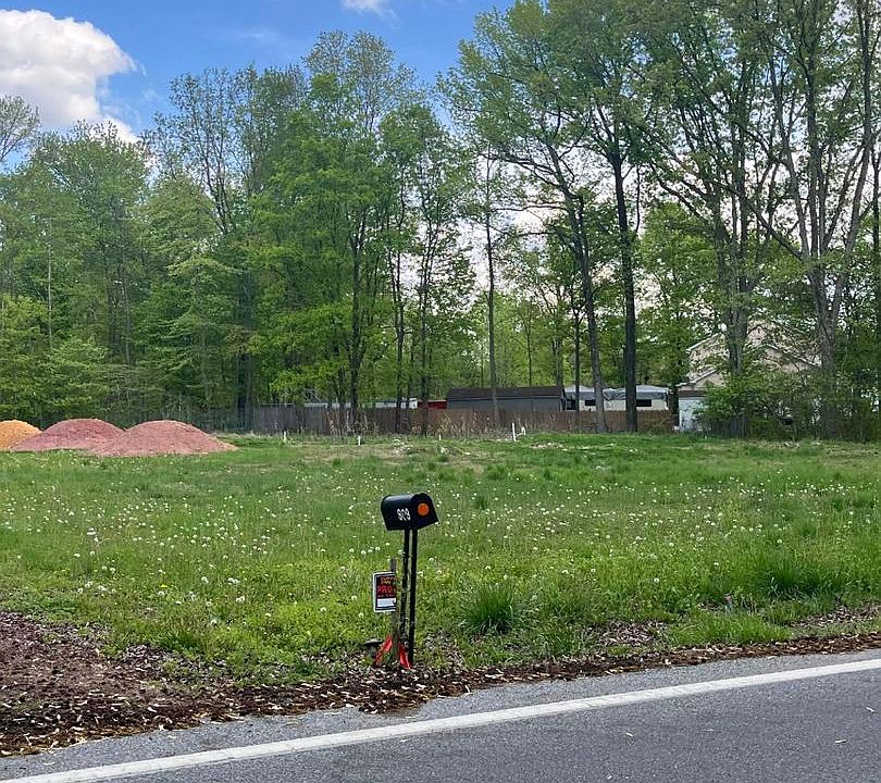 1st image of 909 Hyde Park Rd