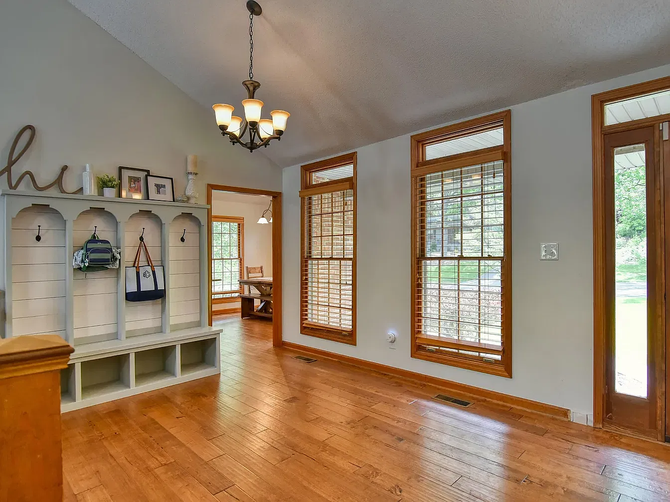 3 bed, 2712 sqft, $3,200 — Photo 3