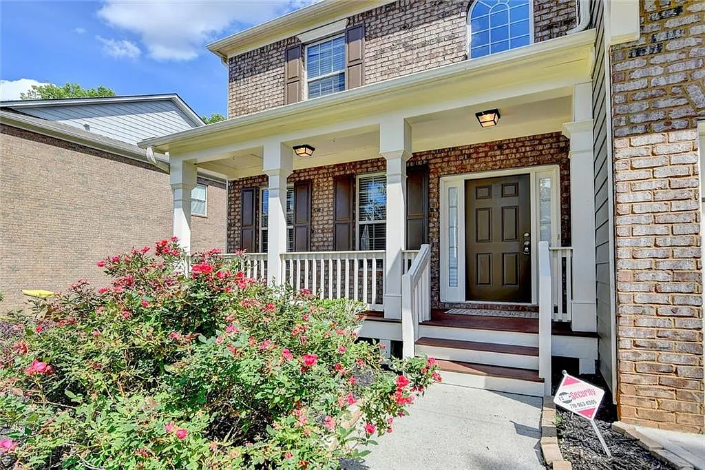 5 bed, 3.5 bath, 2932 sqft, $3,500 — Photo 2