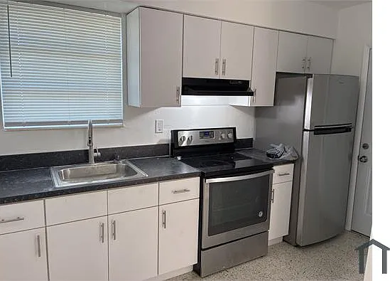 2 bed, 685 sqft, $2,200 — Photo 1