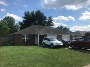 2818 Yorkshire Cir, Springdale, AR 72764