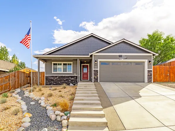 929 Stonewater Dr, Eagle Pt, OR 97524
