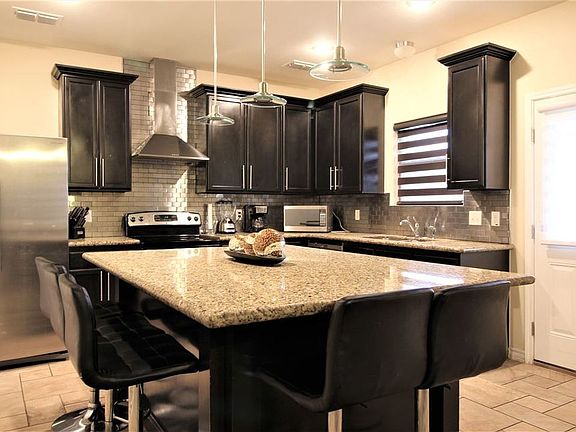 4th image of 312 Silver Leaf Oak Dr