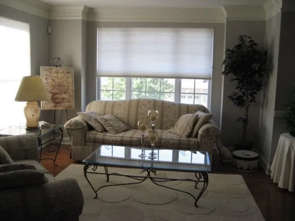 151 Blue Heron Dr, Secaucus, NJ 07094