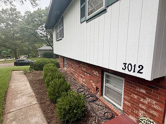 3rd image of 3012 Topeka Ln