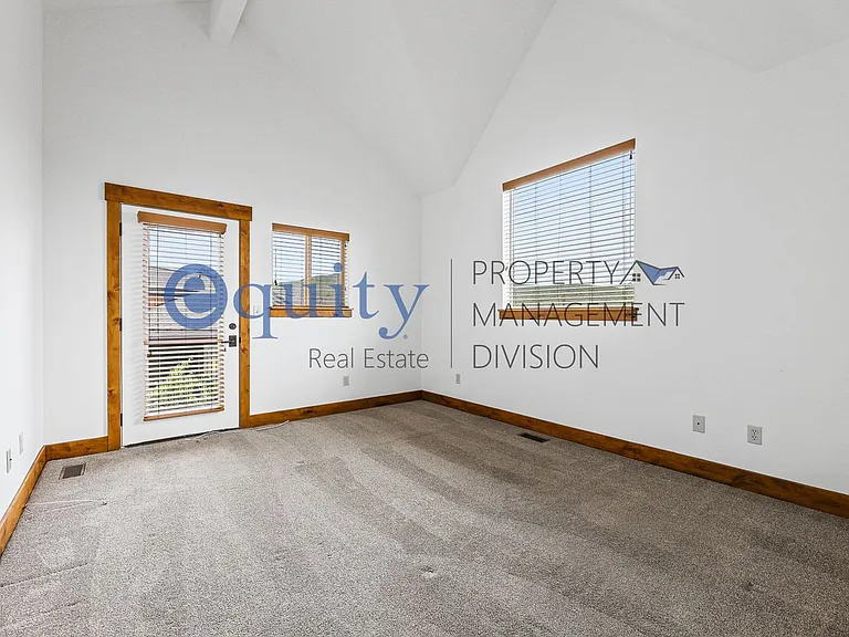 8143 Courtyard Loop — Photo 4