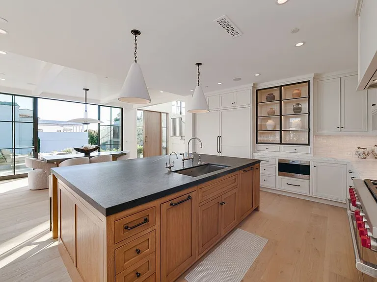 2820 Bayview Dr — Photo 9