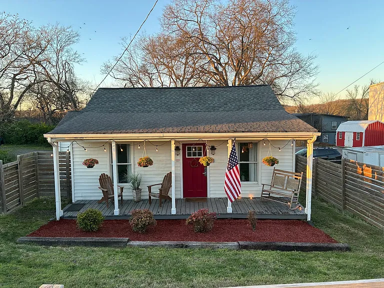 333 E Trinity Ln — Photo 18