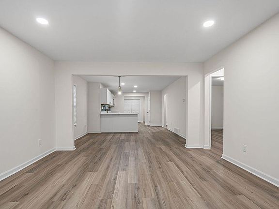 4th image of 2859 Carnes Ave
