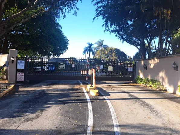 614 Executive Center Dr, West Palm Beach, FL 33401