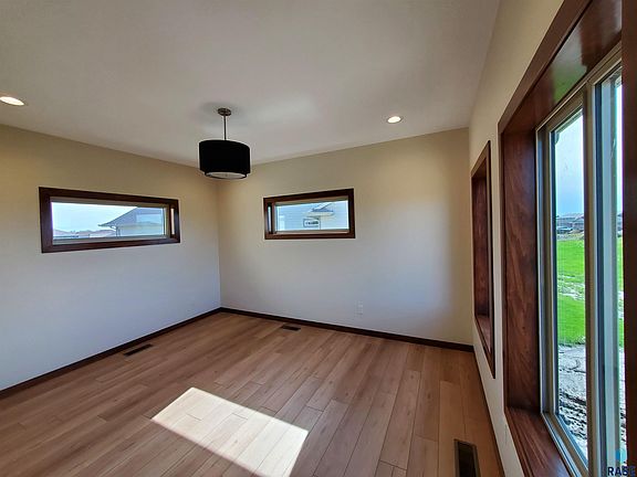 3rd image of 5435 S Salvation Pl