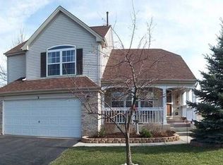 2 Birkdale Ct, Lake In The Hills, IL 60156