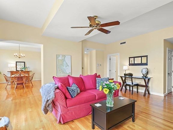 5th image of 80 Parks St APT 6