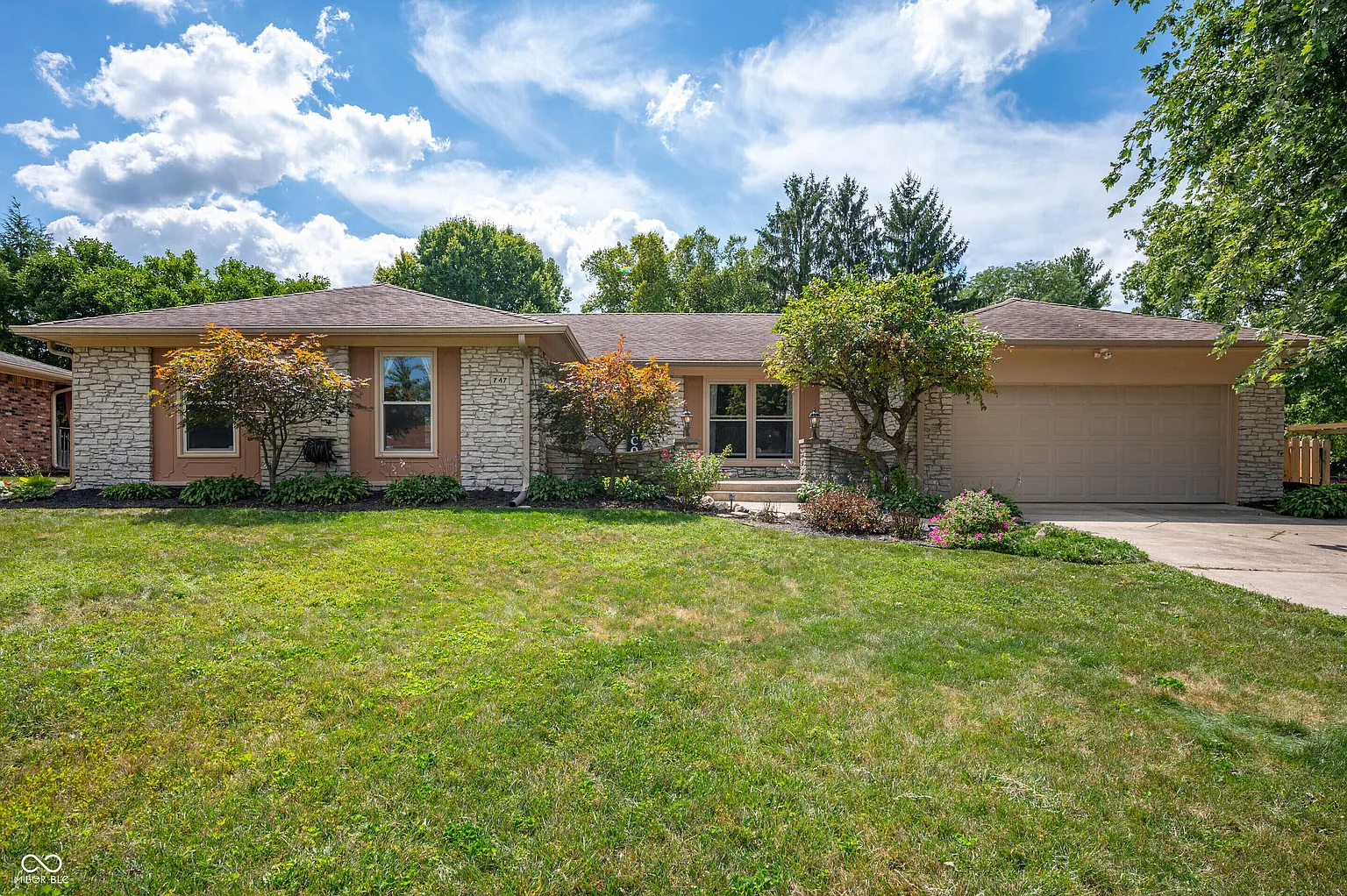 747 Yosemite Dr photo 1