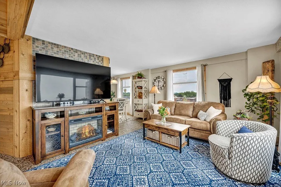 2 bed, 864 sqft, $1,850 — Photo 2