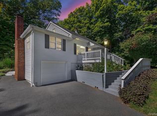 4 Knolls Rd, Poughkeepsie, NY 12601