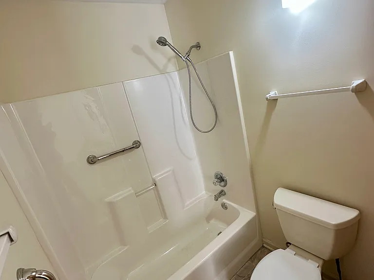 1620 Ridgecrest Dr #B — Photo 7