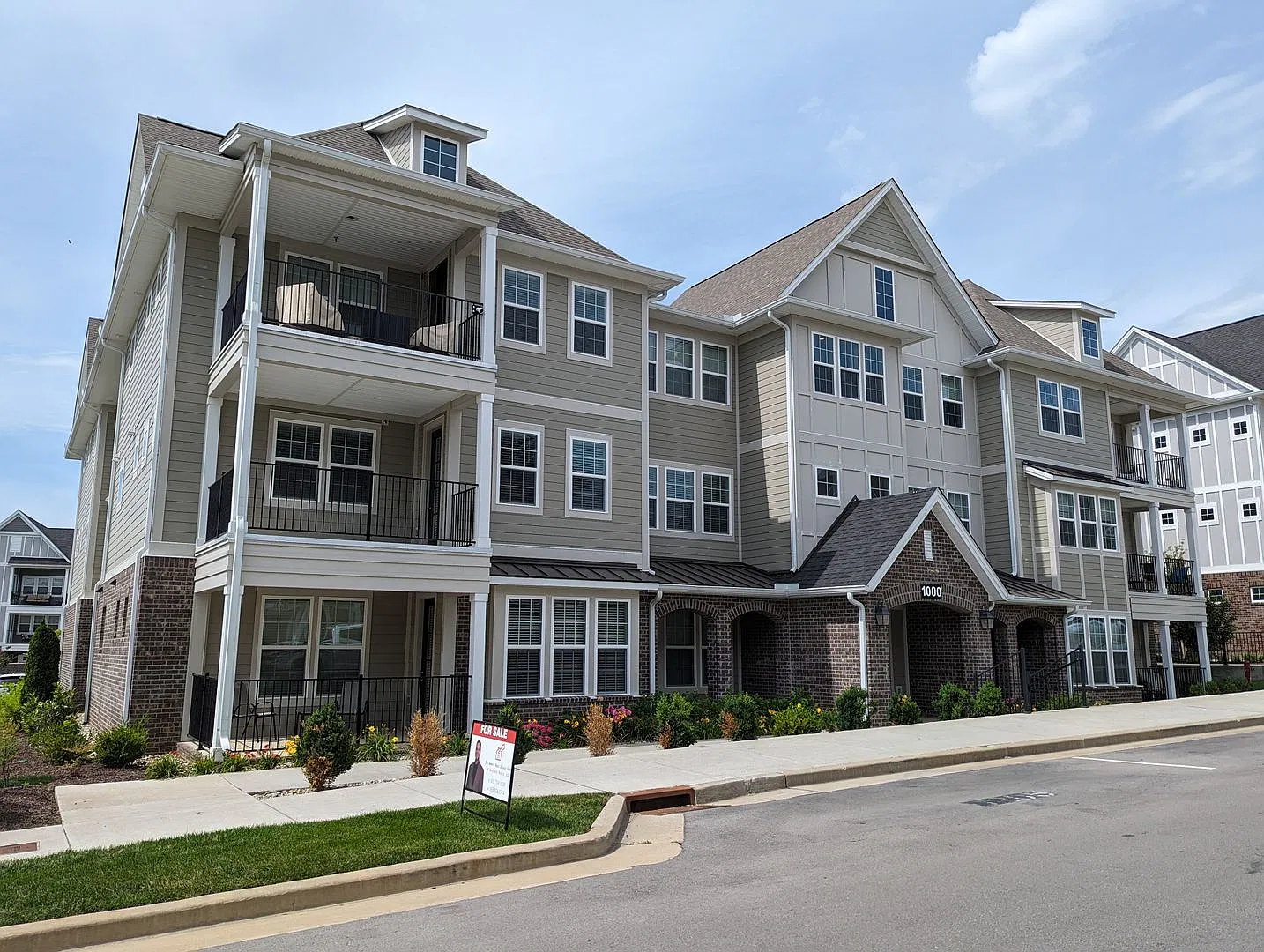 Available Now! 2-Bed/2-Bath Condo In Franklin — Photo 1