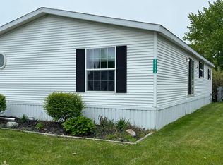 52193 Harrisburg Ln, Chesterfield, MI 48051