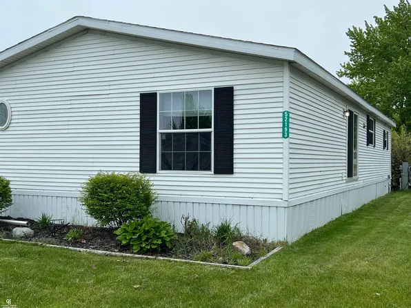 52193 Harrisburg Ln, Chesterfield, MI 48051