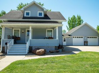 807 W 3rd St, Sumner, IA 50674