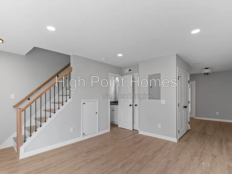 400 Gallery Ln #D4 — Photo 2