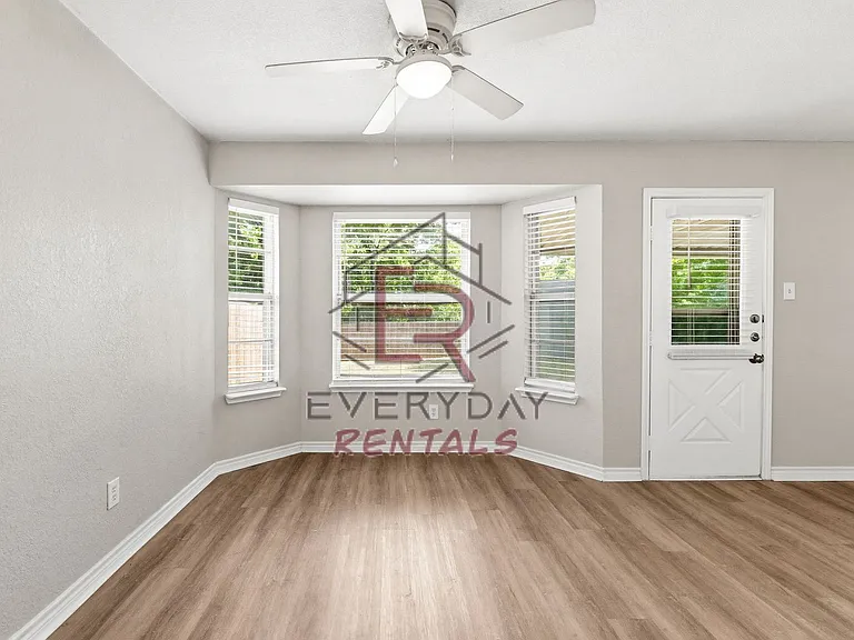 1310 Goodhue Dr — Photo 6