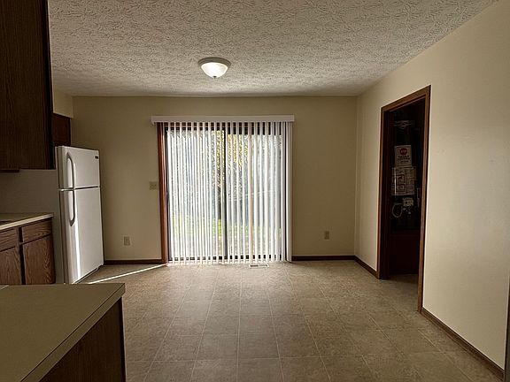 5th image of 1828 Stoneview Ct