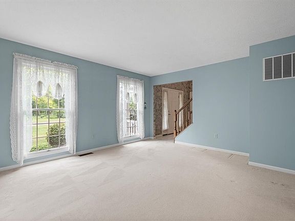 4th image of 935 Normandy Dr