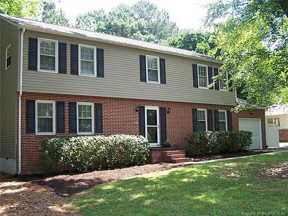 2nd image of 107 Lexington Dr