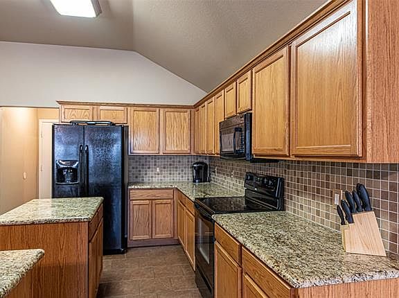 4th image of 1572 Wildflower Dr