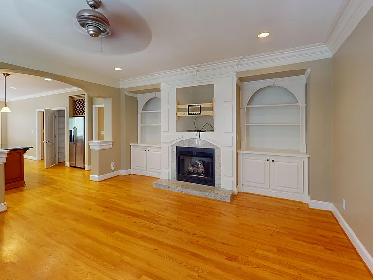 2140 Rossmore Rd — Photo 4