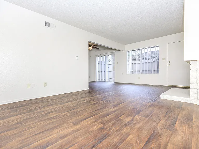 Walnut Park Apartments — Photo 11