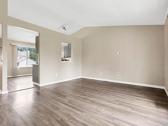 3rd image of 485 Warwick Ln