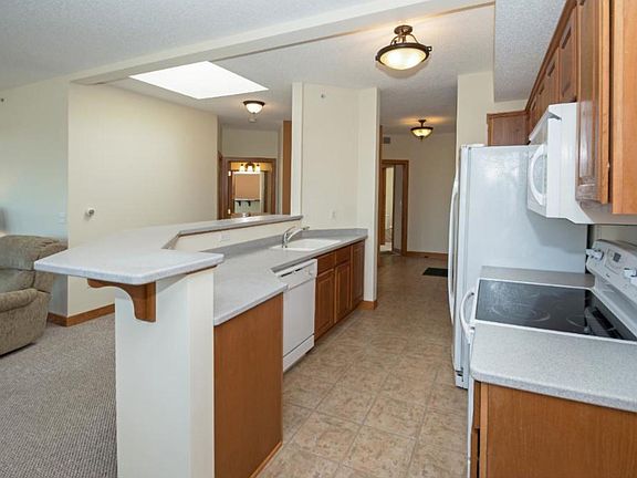 3rd image of 605 Snelling Ave S Unit 307