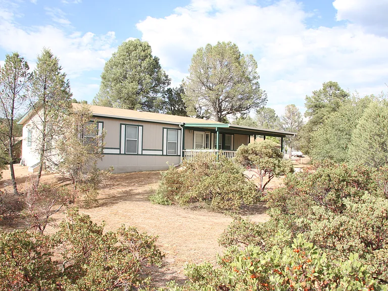 610 E Park Dr — Photo 1