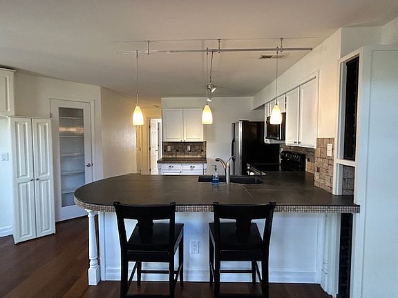 Kitchen/Bar