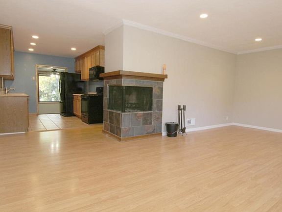 3rd image of 235 Liberty Pl