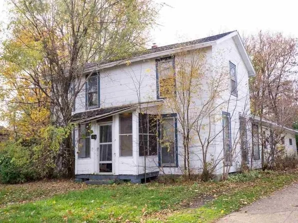 324 S Academy St, Janesville, WI 53548